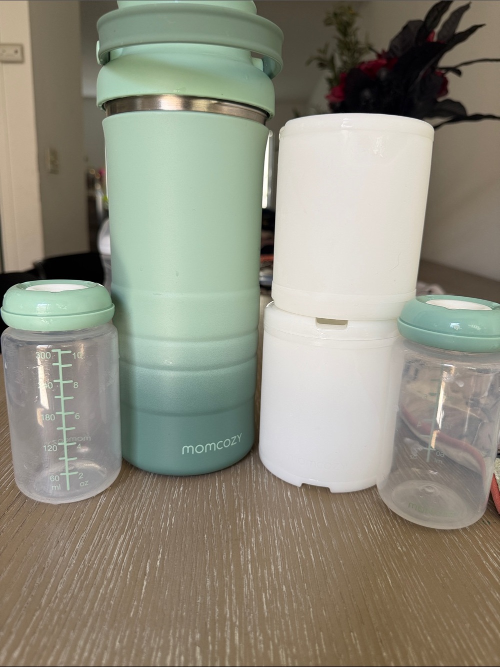 Momcozy Mint Green Insulated Baby bottles and milk carrier cooler